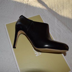 NIB Michael Kors Sammy Ankle Boot Black 7M